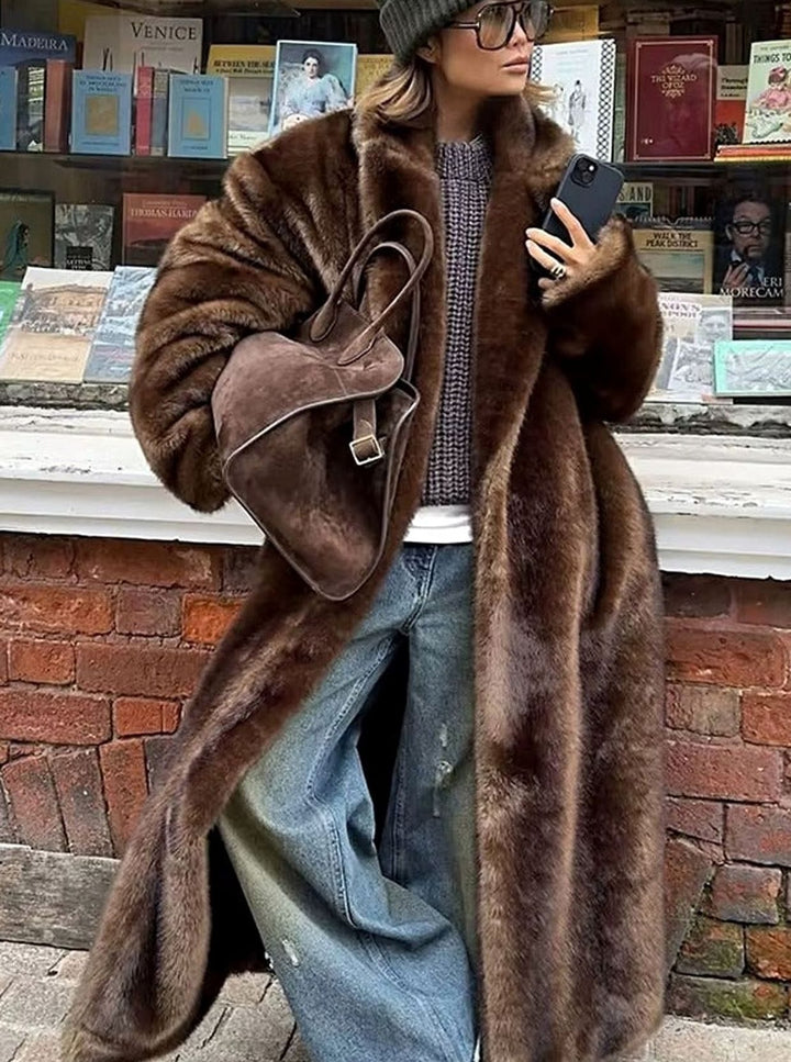 Damen Langer Oversized Kunstfell Wintermantel mit Reverskragen - Dunkelbraun