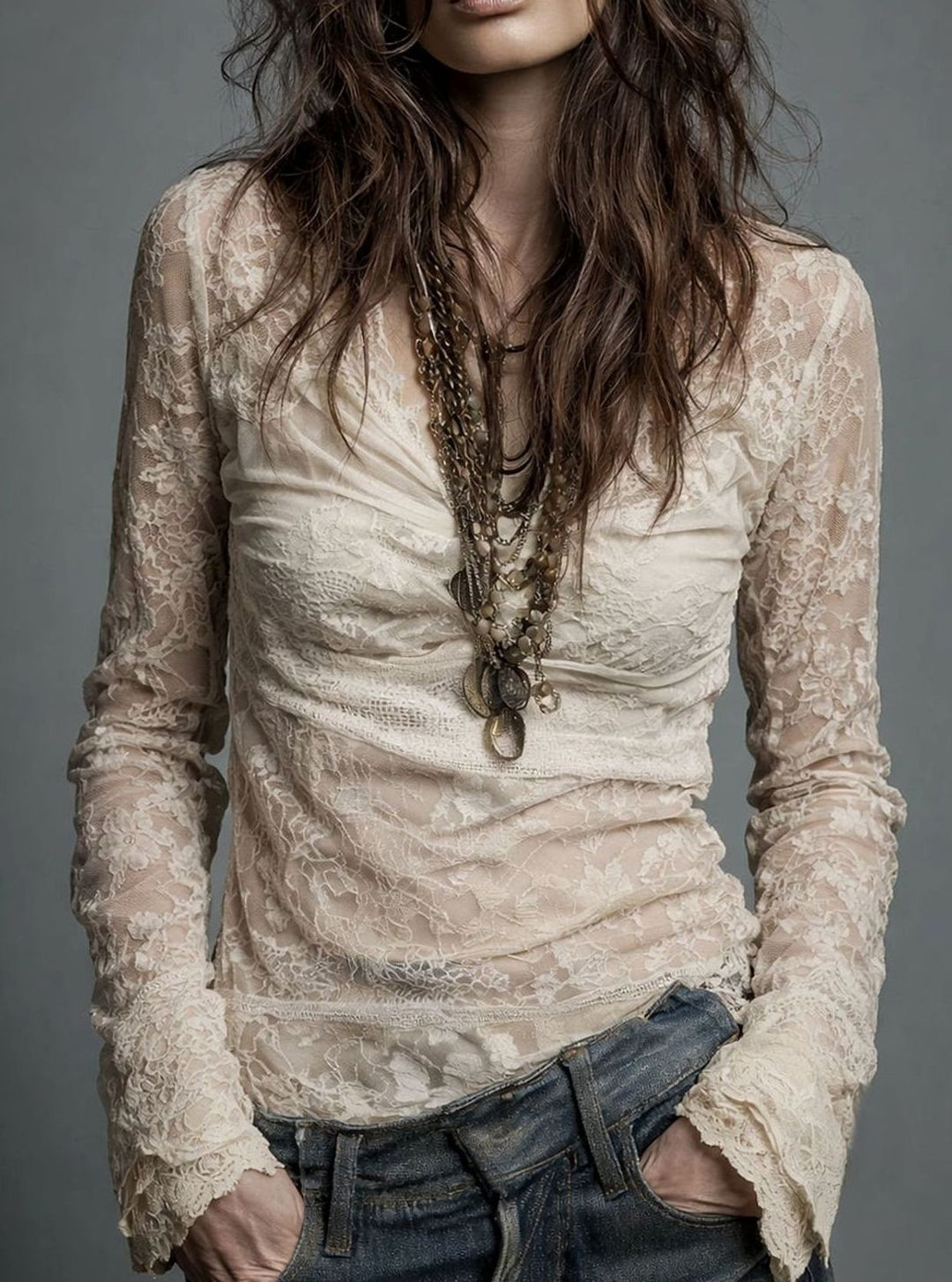 Damen Spitzen-Bluse mit Cowl-Ausschnitt und langen Ärmeln - Cremeweiß